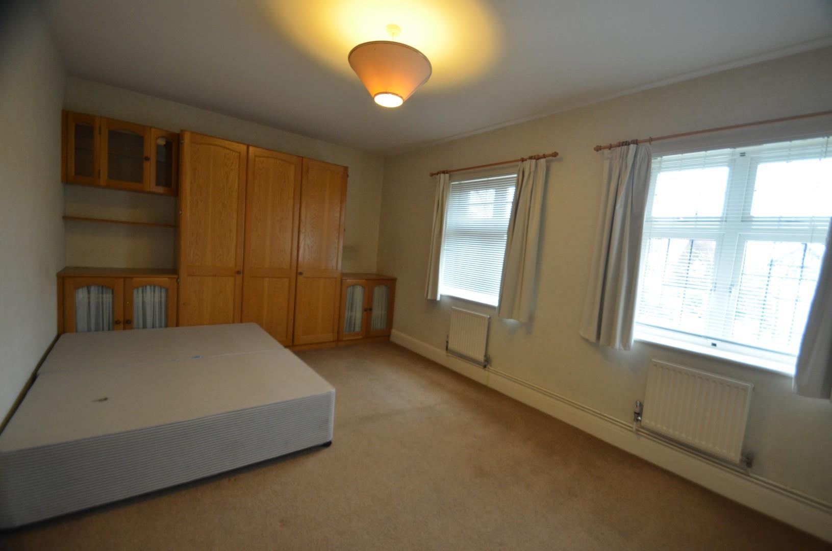The Ridgeway, Mill Hill